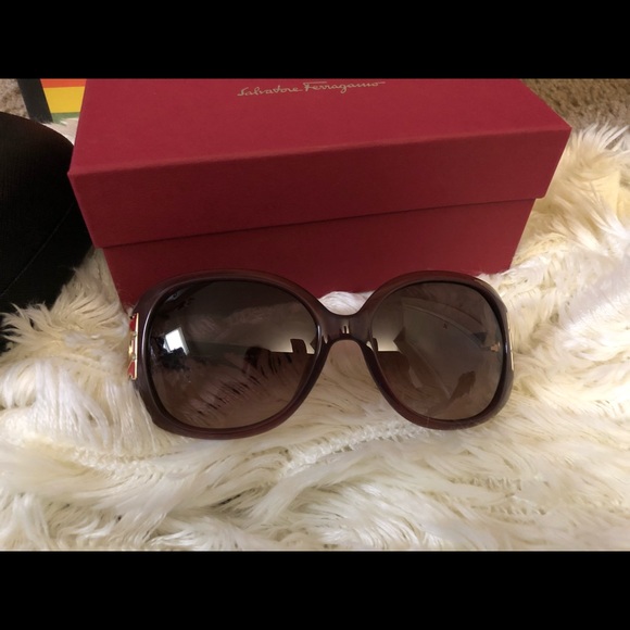 NWT Salvatore Ferragamo Shades๐๐๐๐๐ - Picture 2 of 7